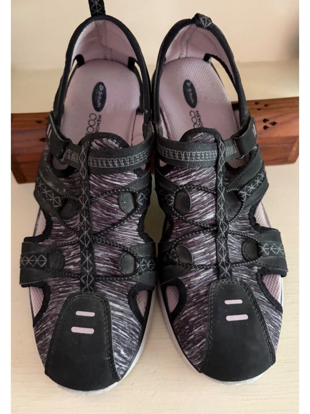 Women's Dr. Scholl's Size 9.5 Black Lightweight Slip-on Fisherman Sandals